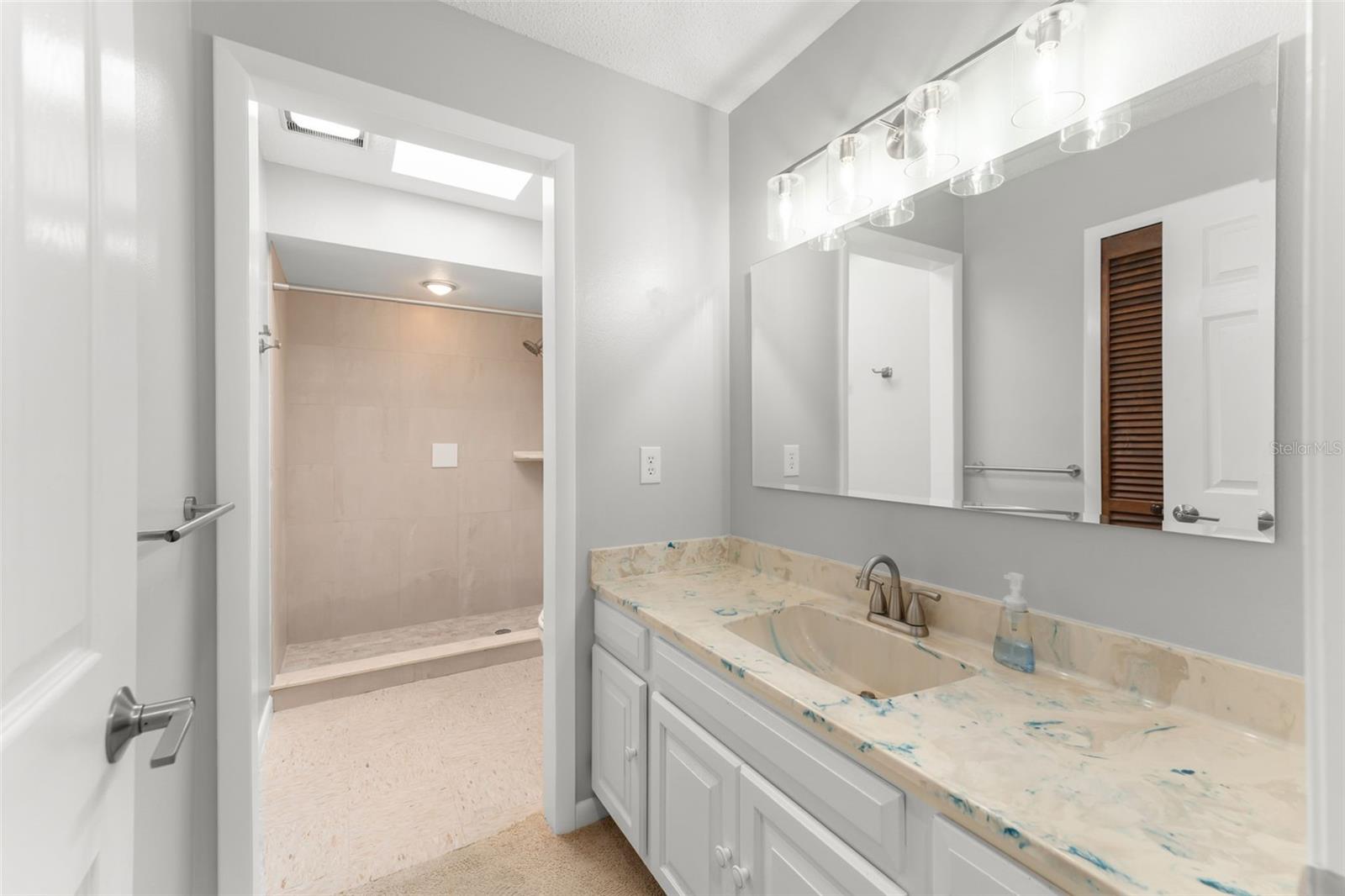 Image 21 of 51 For 4615 Saxon Drive