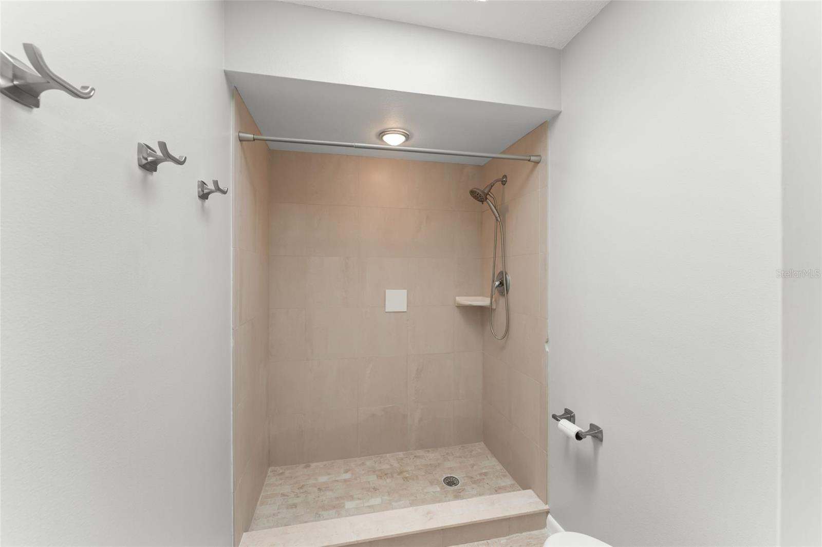 Image 22 of 51 For 4615 Saxon Drive