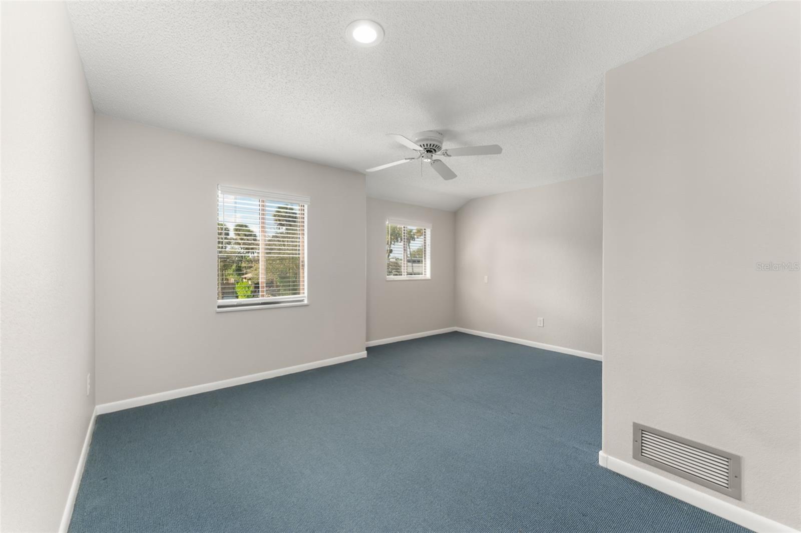 Image 26 of 51 For 4615 Saxon Drive