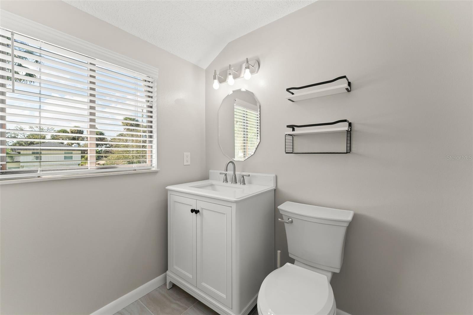 Image 33 of 51 For 4615 Saxon Drive