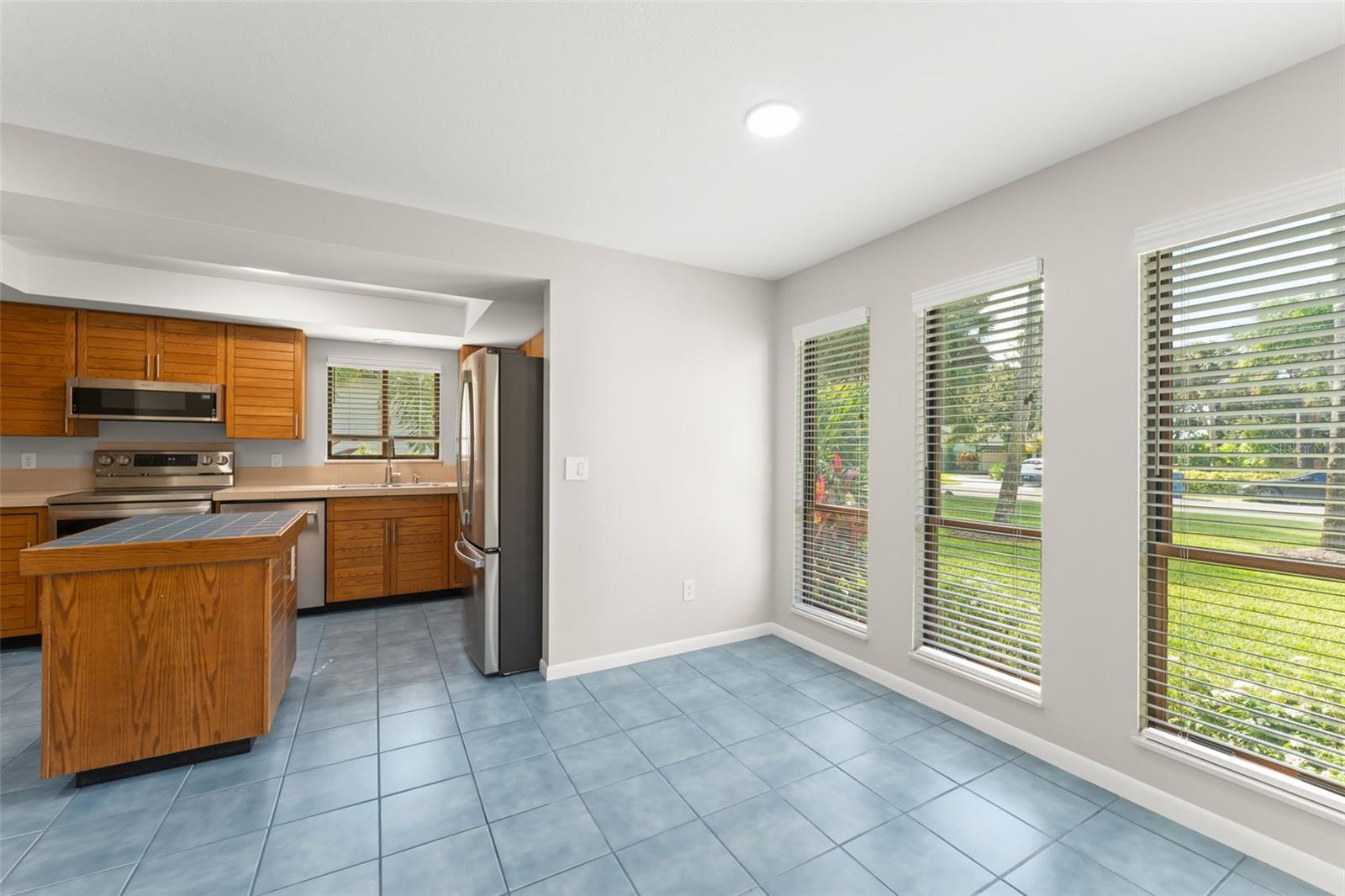 Image 4 of 51 For 4615 Saxon Drive