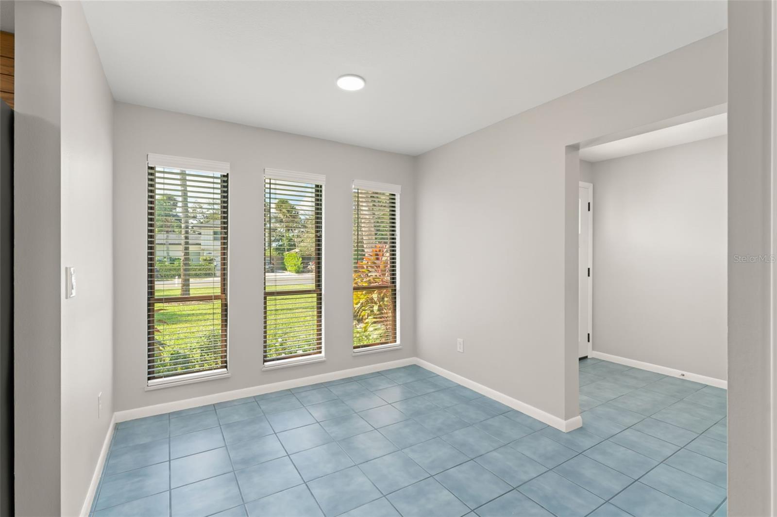 Image 5 of 51 For 4615 Saxon Drive