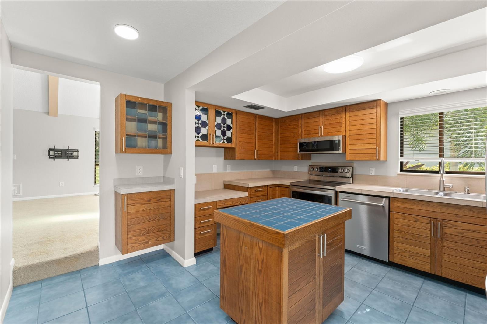 Image 6 of 51 For 4615 Saxon Drive