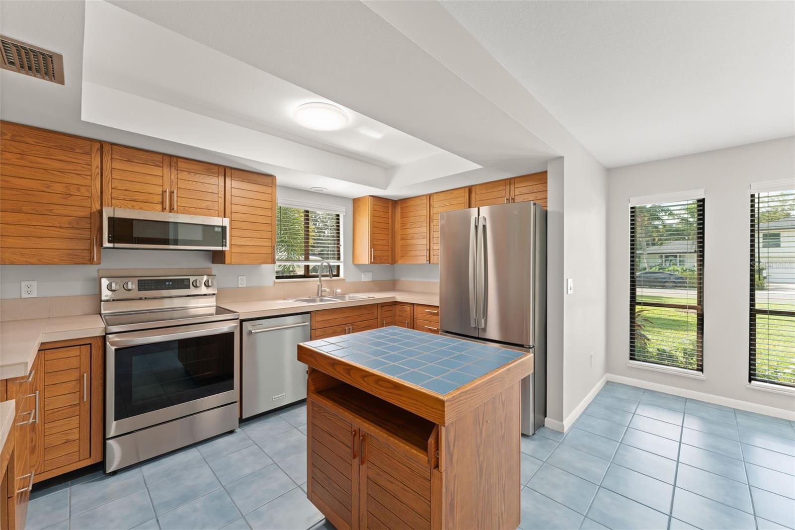 Image 8 of 51 For 4615 Saxon Drive