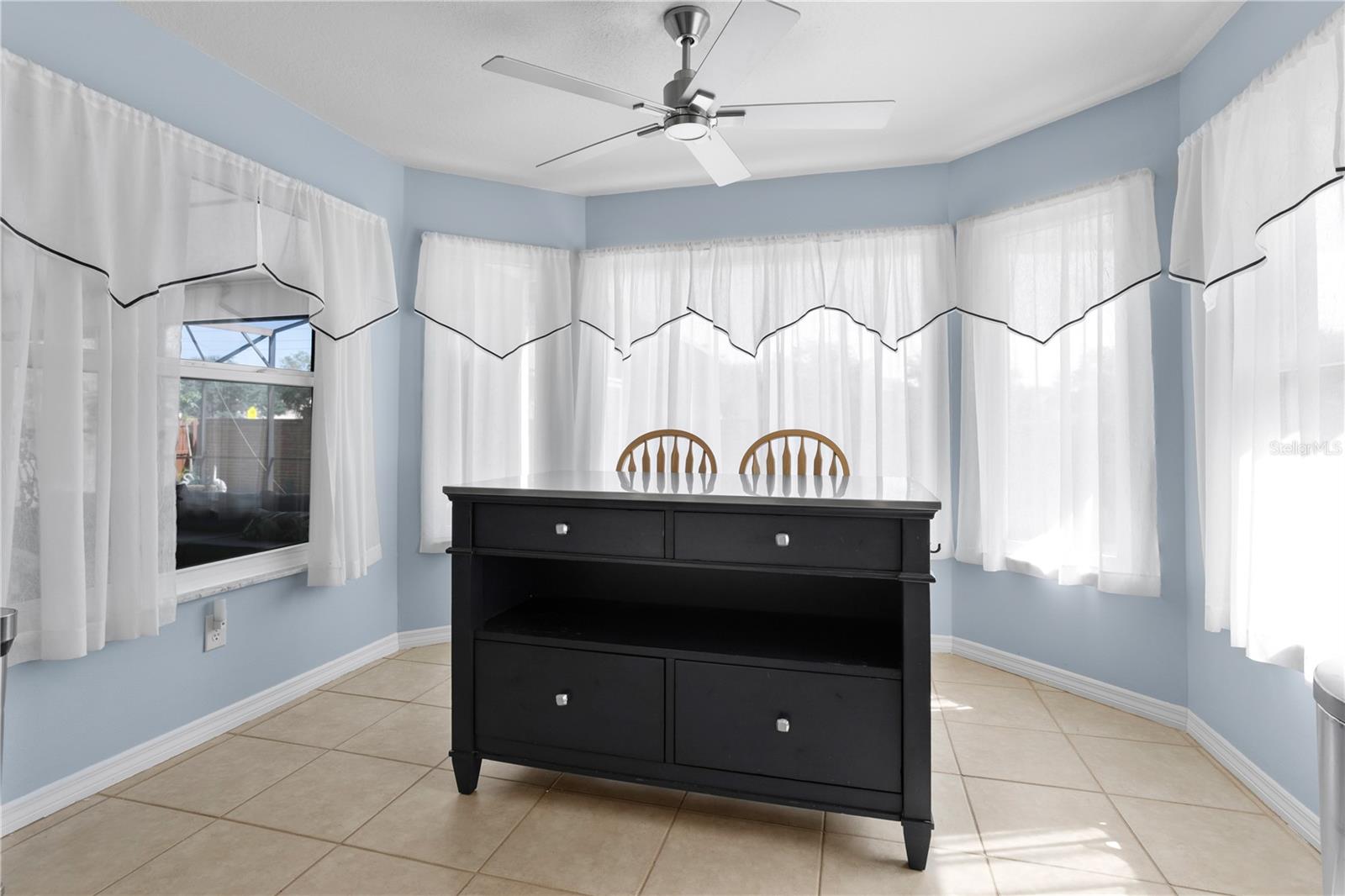 Image 14 of 39 For 4087 Belle Meade Court