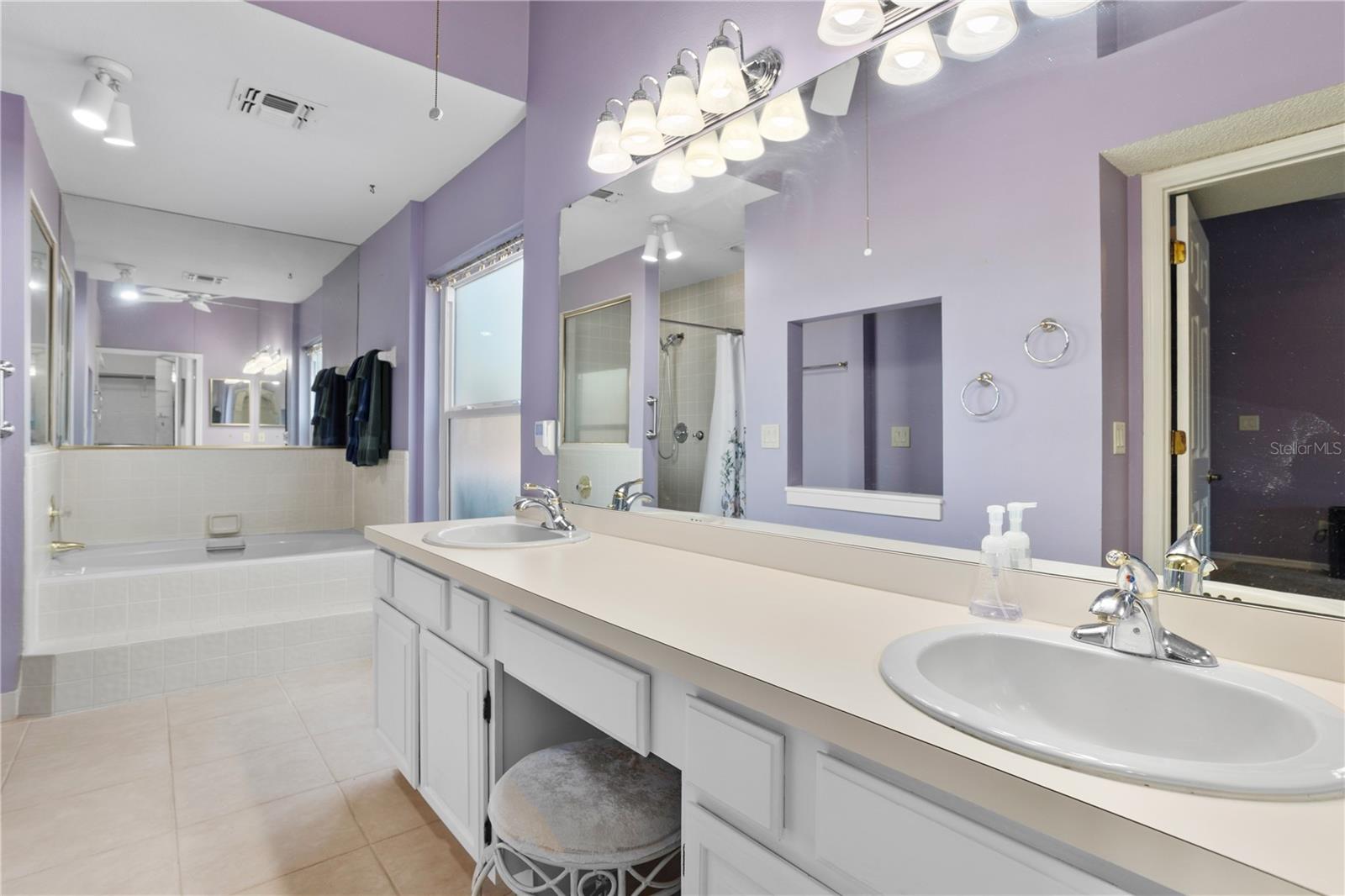 Image 17 of 39 For 4087 Belle Meade Court