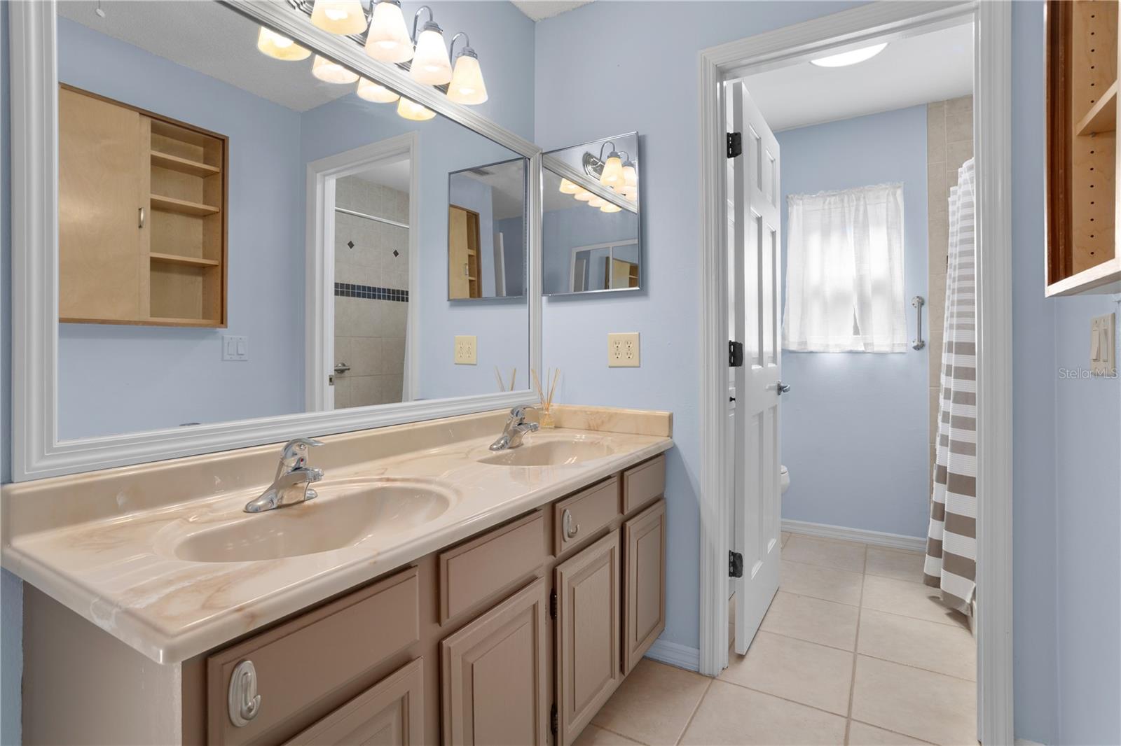 Image 26 of 39 For 4087 Belle Meade Court