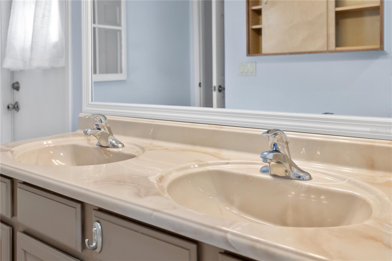 Image 27 of 39 For 4087 Belle Meade Court