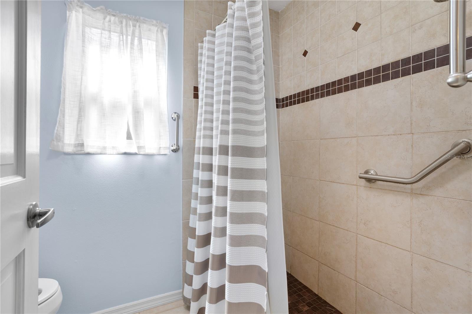 Image 28 of 39 For 4087 Belle Meade Court