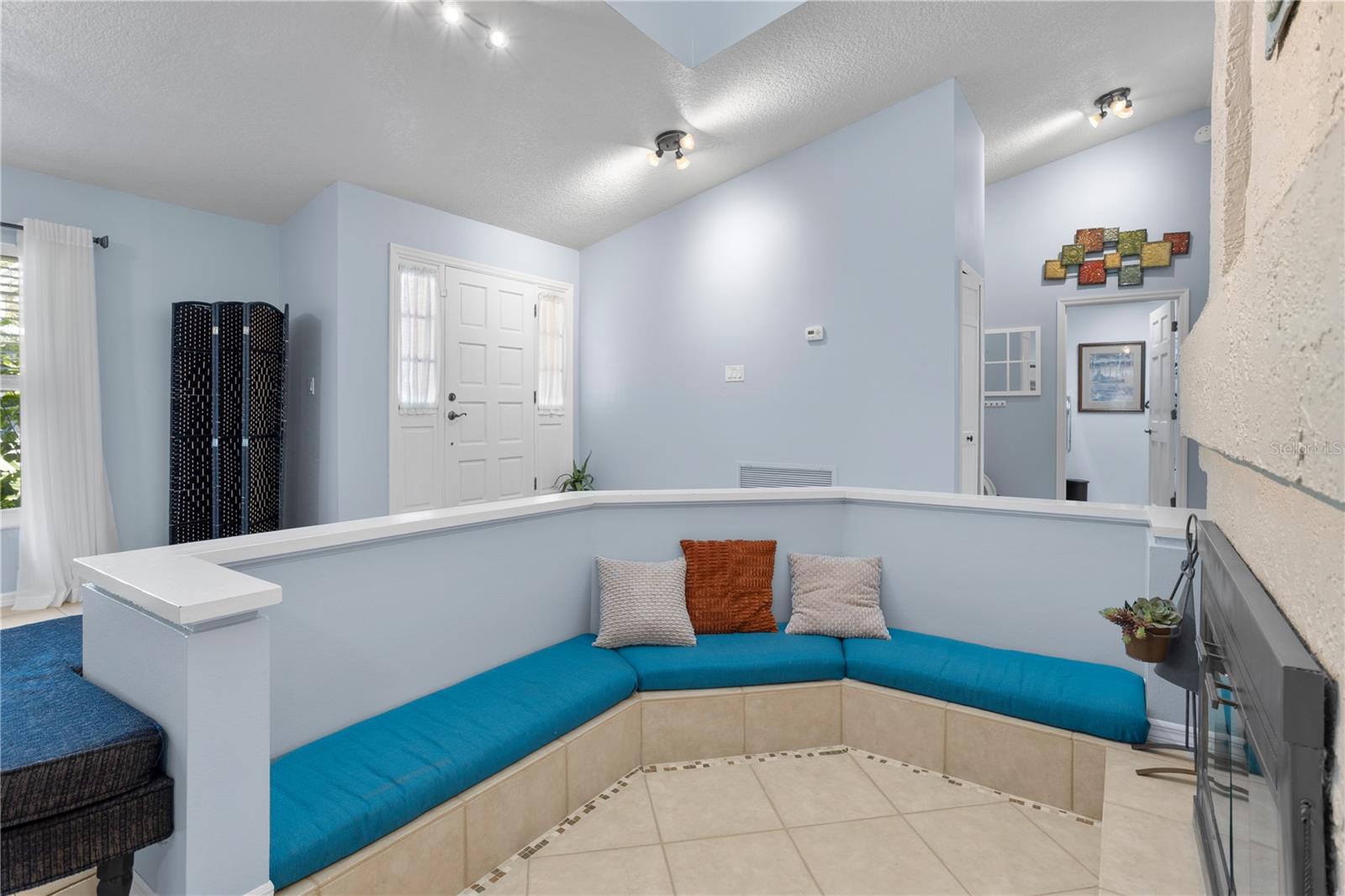 Image 6 of 39 For 4087 Belle Meade Court