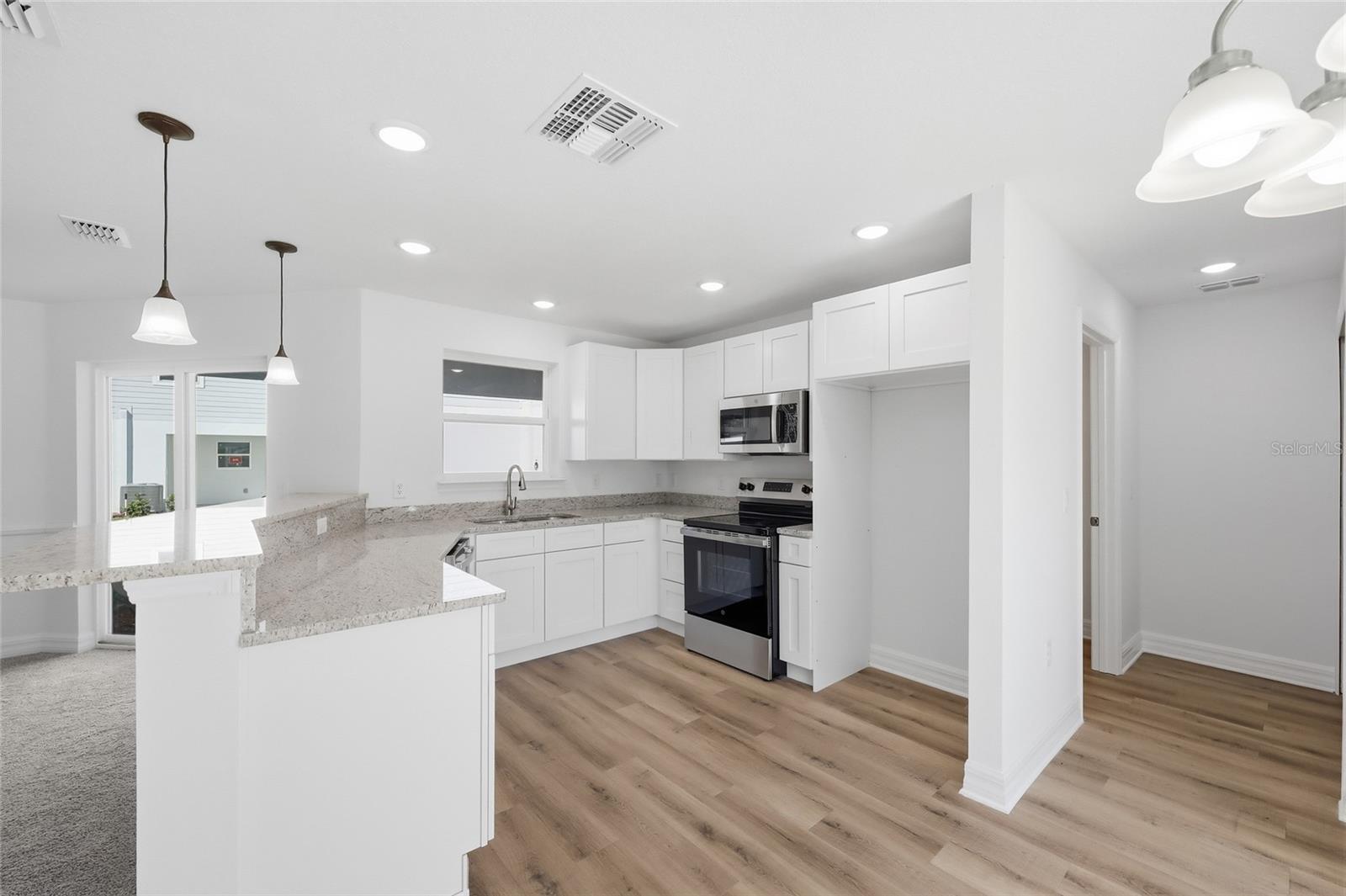 Image 11 of 33 For 222 Carpenters Way 70