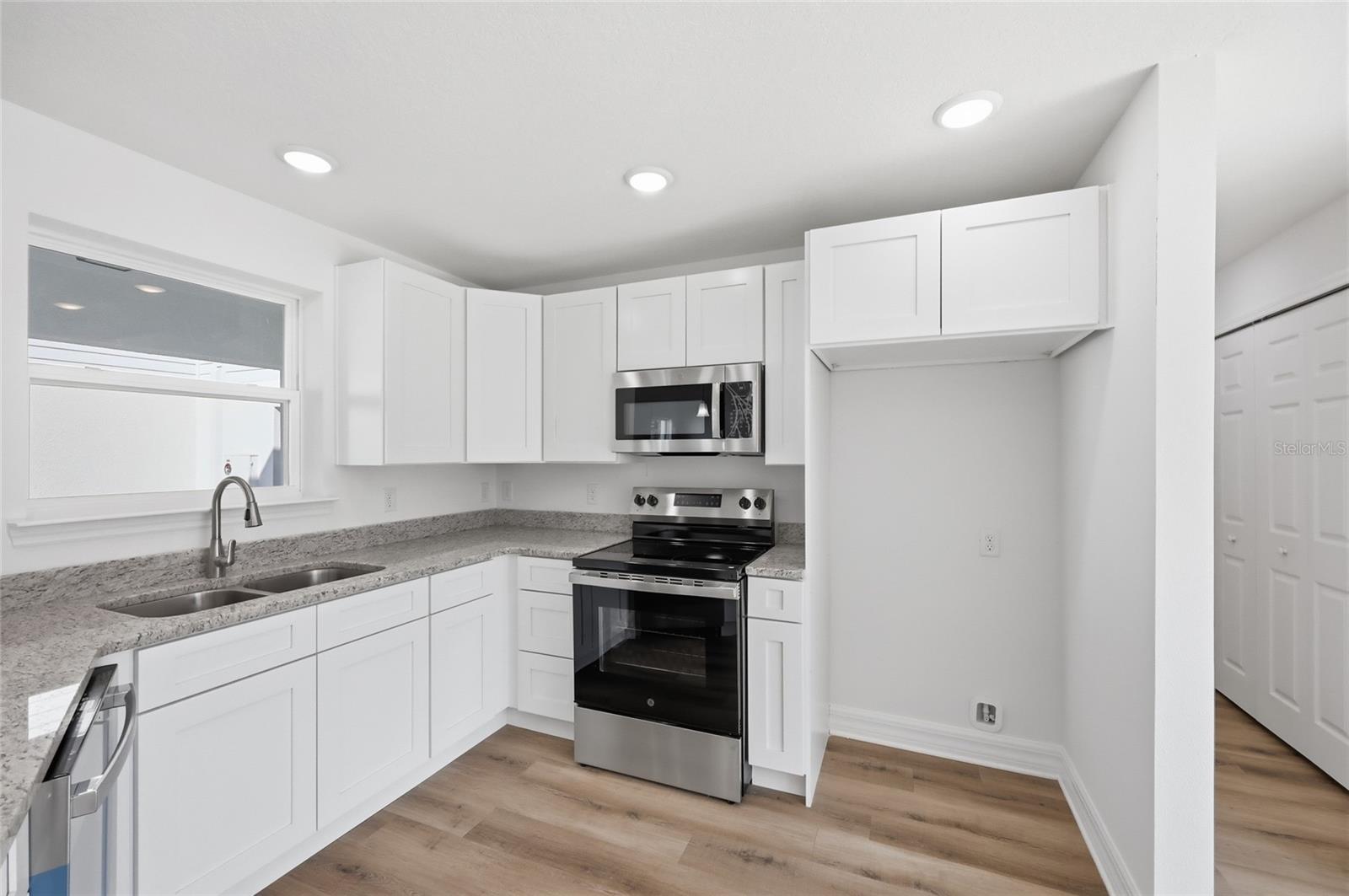 Image 12 of 33 For 222 Carpenters Way 70