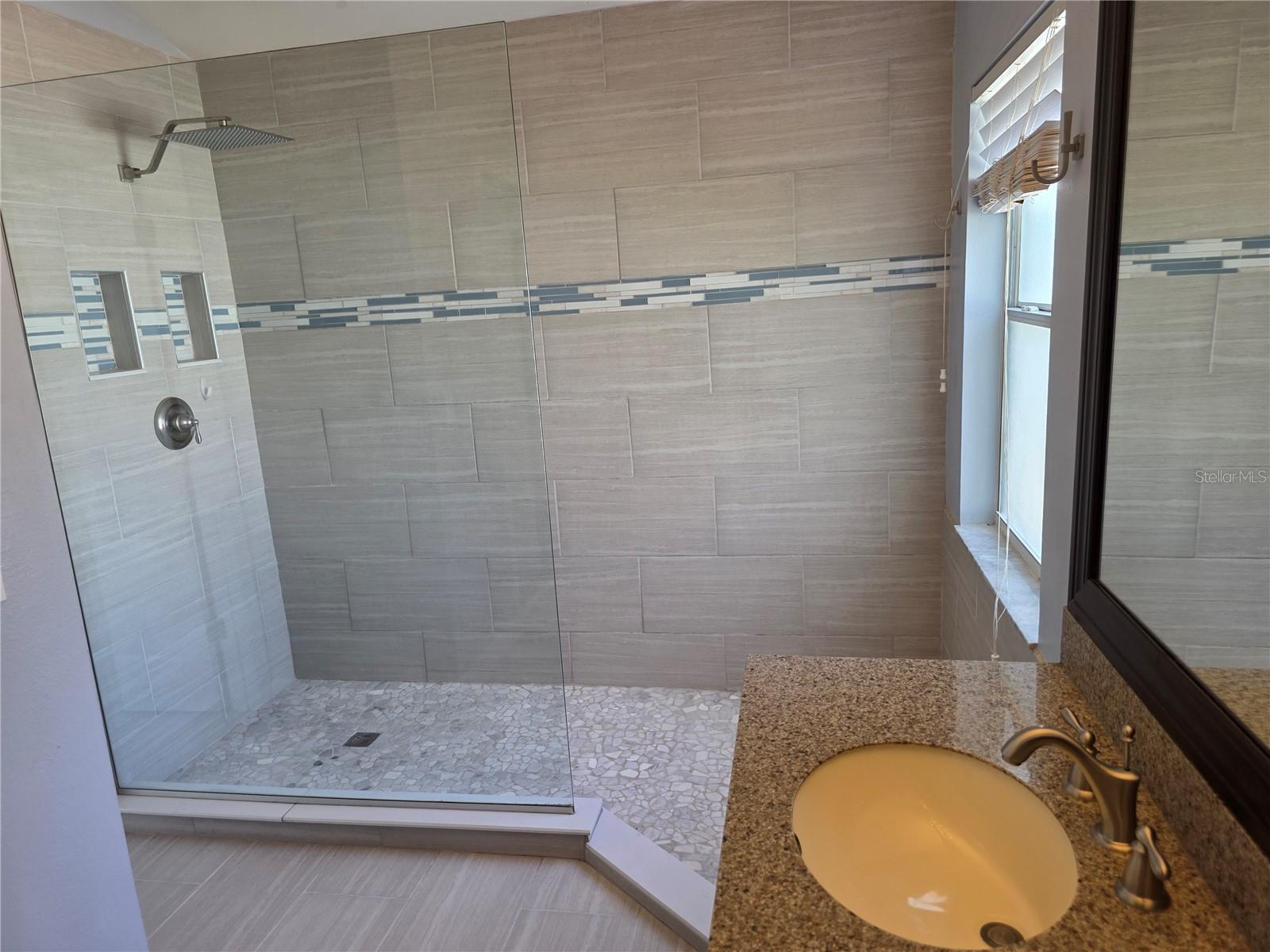 Image 11 of 48 For 427 Dunoon Street