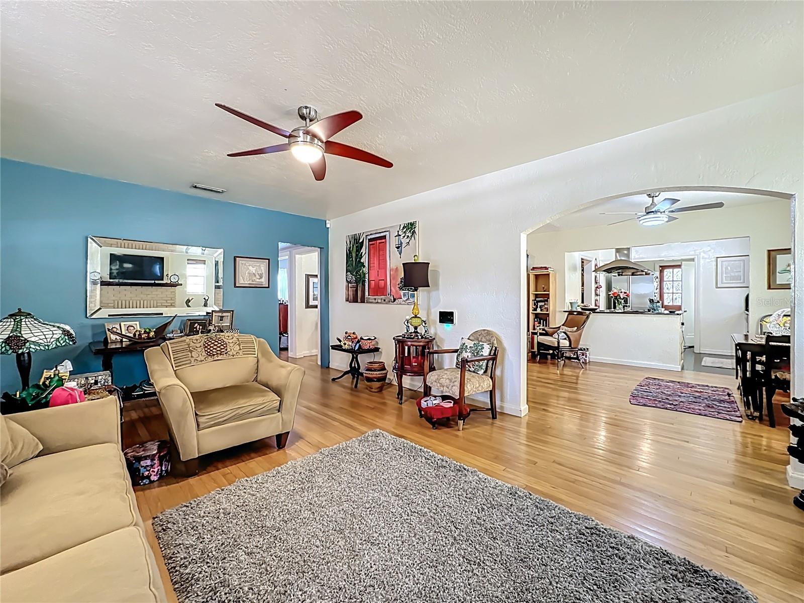 Image 11 of 51 For 1611 Delaney Avenue