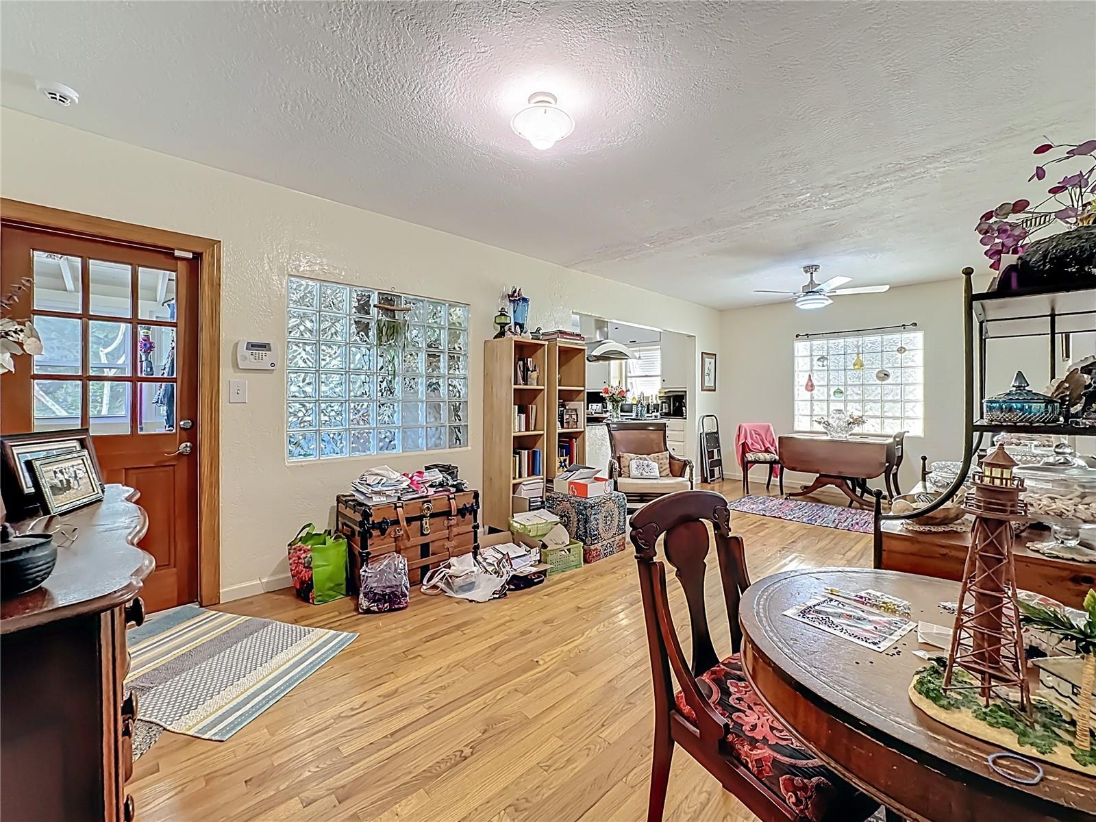 Image 14 of 51 For 1611 Delaney Avenue