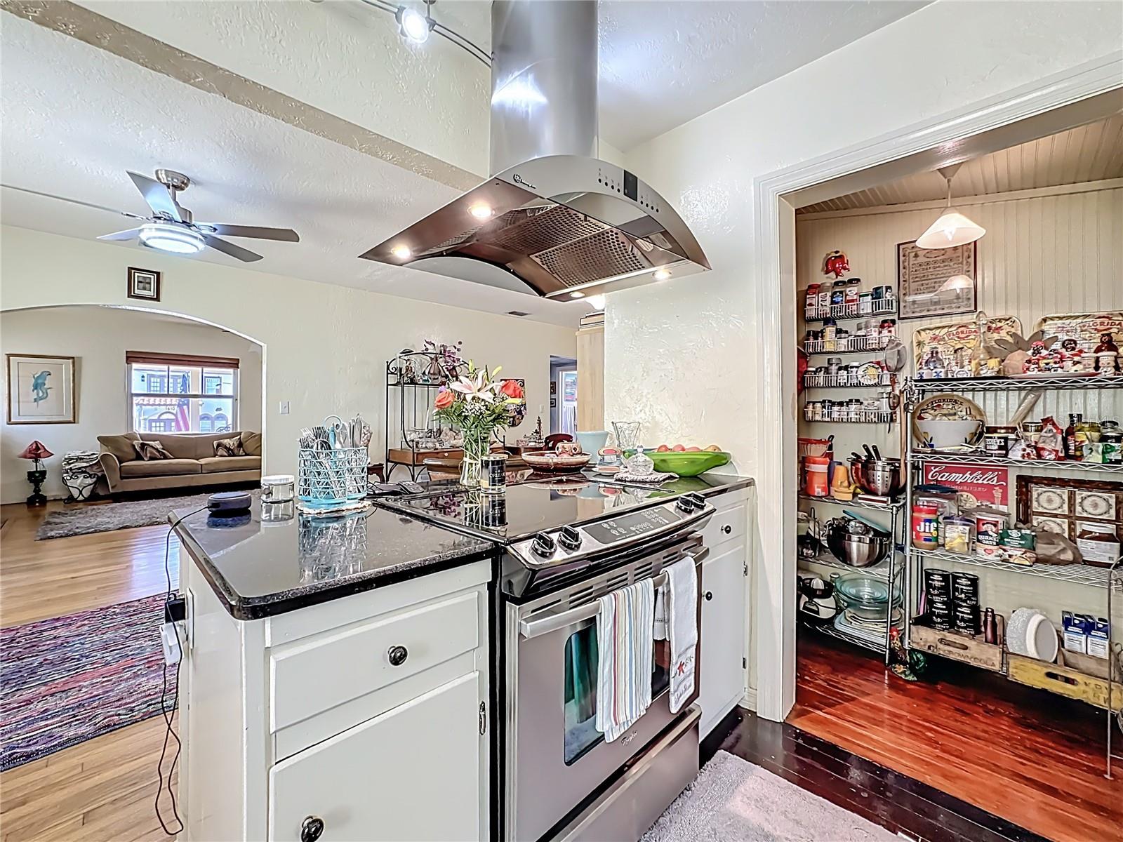 Image 17 of 51 For 1611 Delaney Avenue