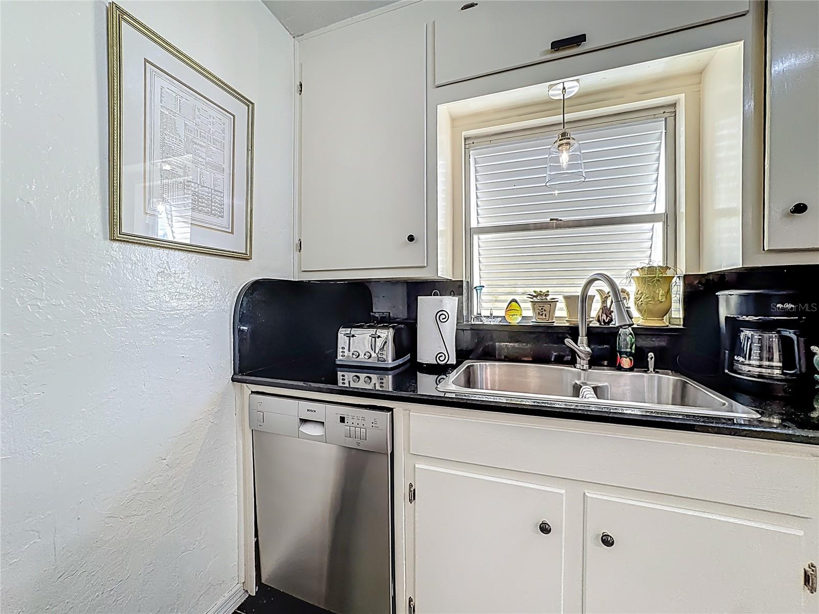 Image 18 of 51 For 1611 Delaney Avenue