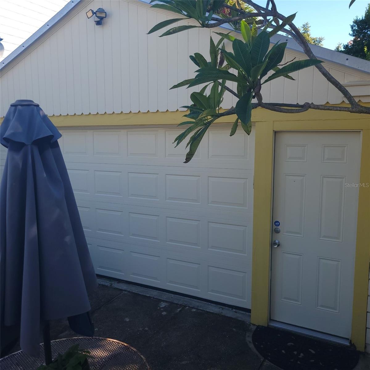 Listing photo id 0 for 1611 Delaney Avenue