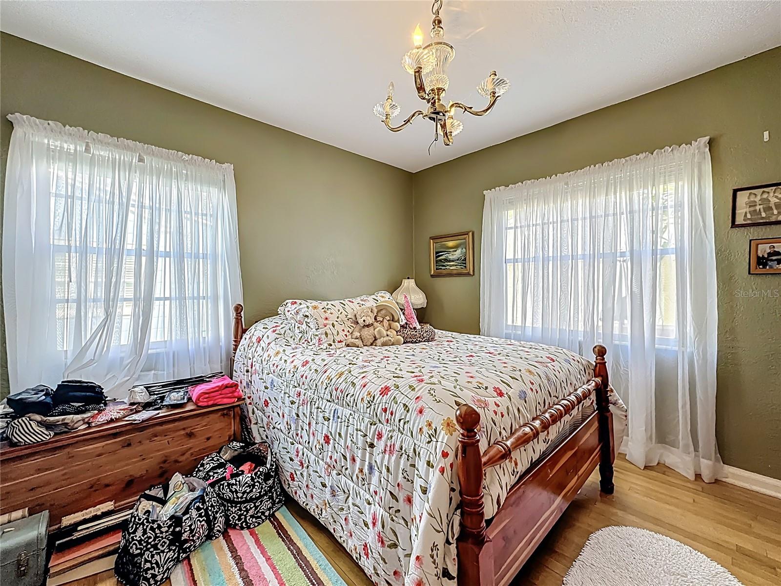 Image 22 of 51 For 1611 Delaney Avenue