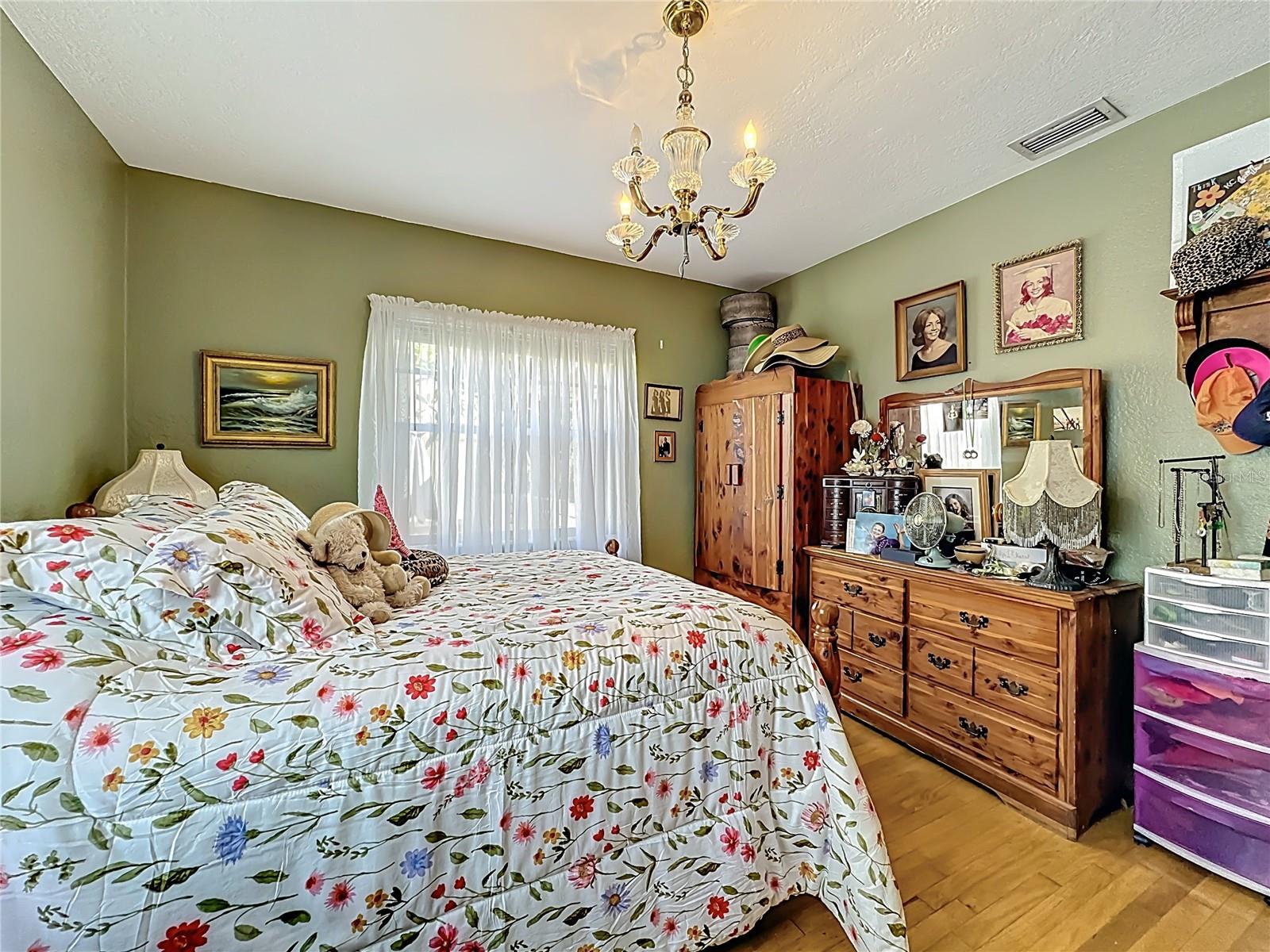 Image 24 of 51 For 1611 Delaney Avenue