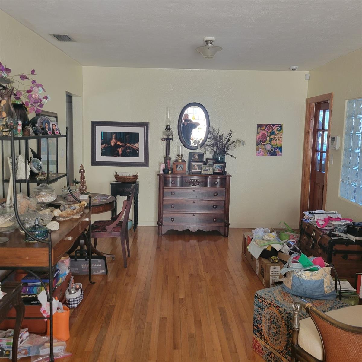 Listing photo id 1 for 1611 Delaney Avenue