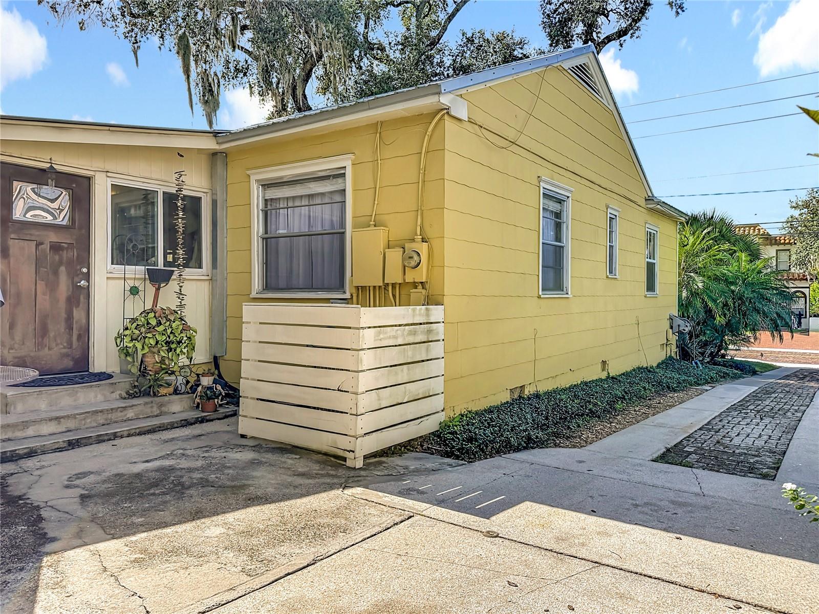 Image 34 of 51 For 1611 Delaney Avenue