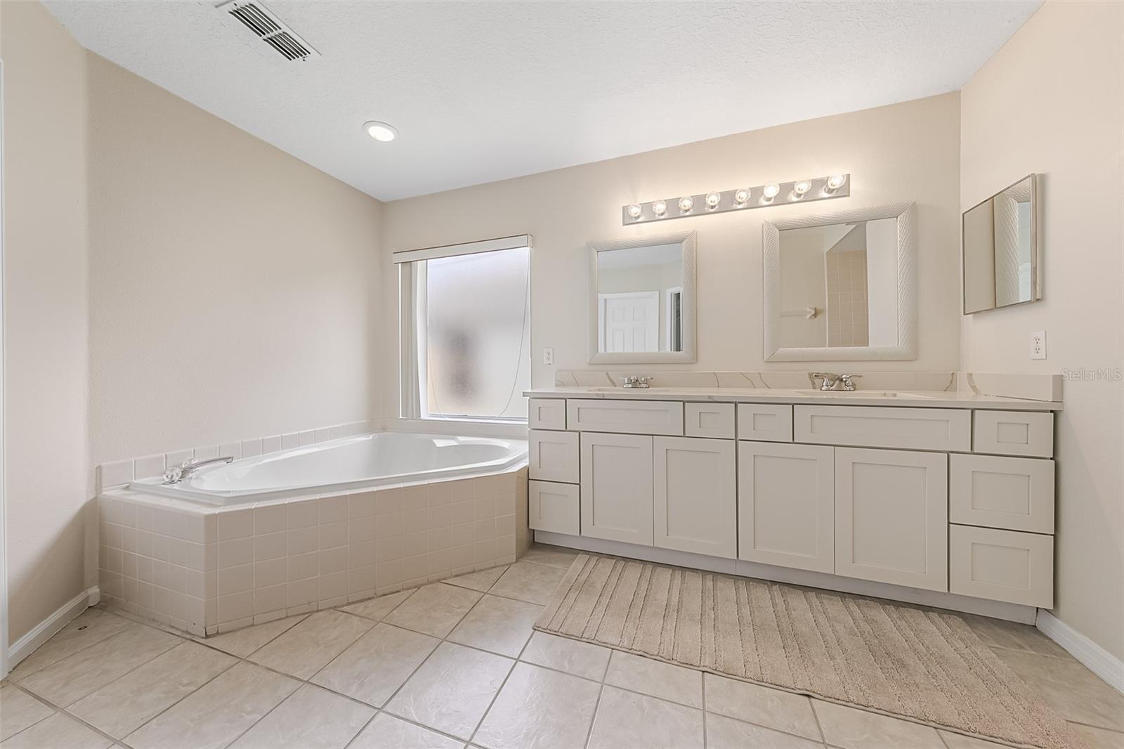 Image 12 of 40 For 817 Garden Glen