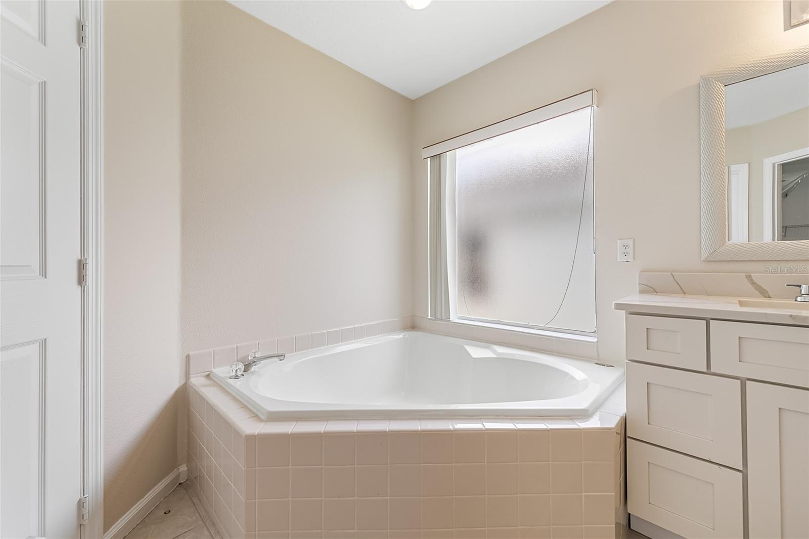 Image 13 of 40 For 817 Garden Glen