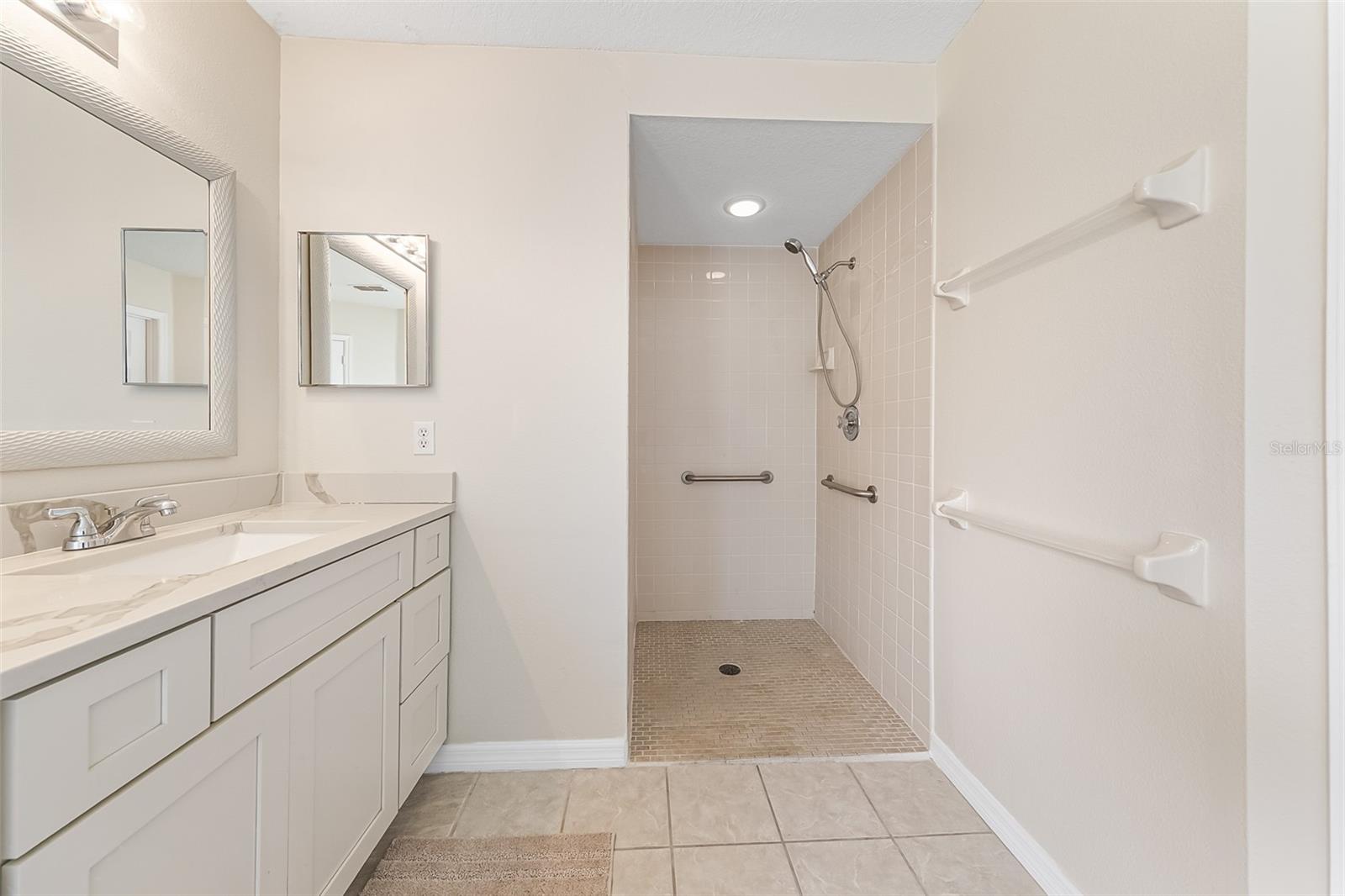 Image 14 of 40 For 817 Garden Glen