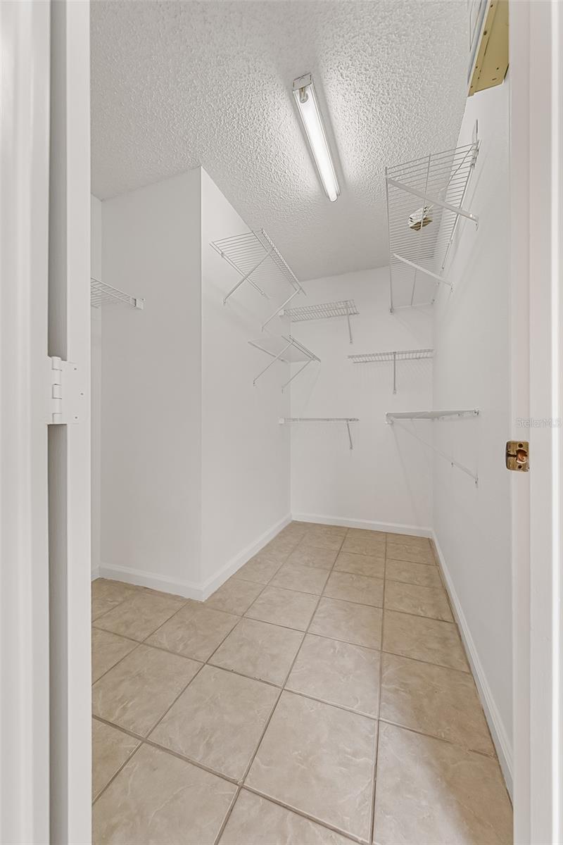 Image 16 of 40 For 817 Garden Glen