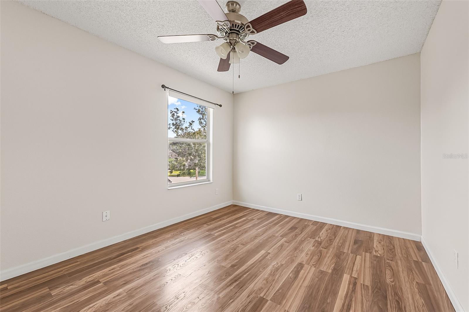 Image 20 of 40 For 817 Garden Glen