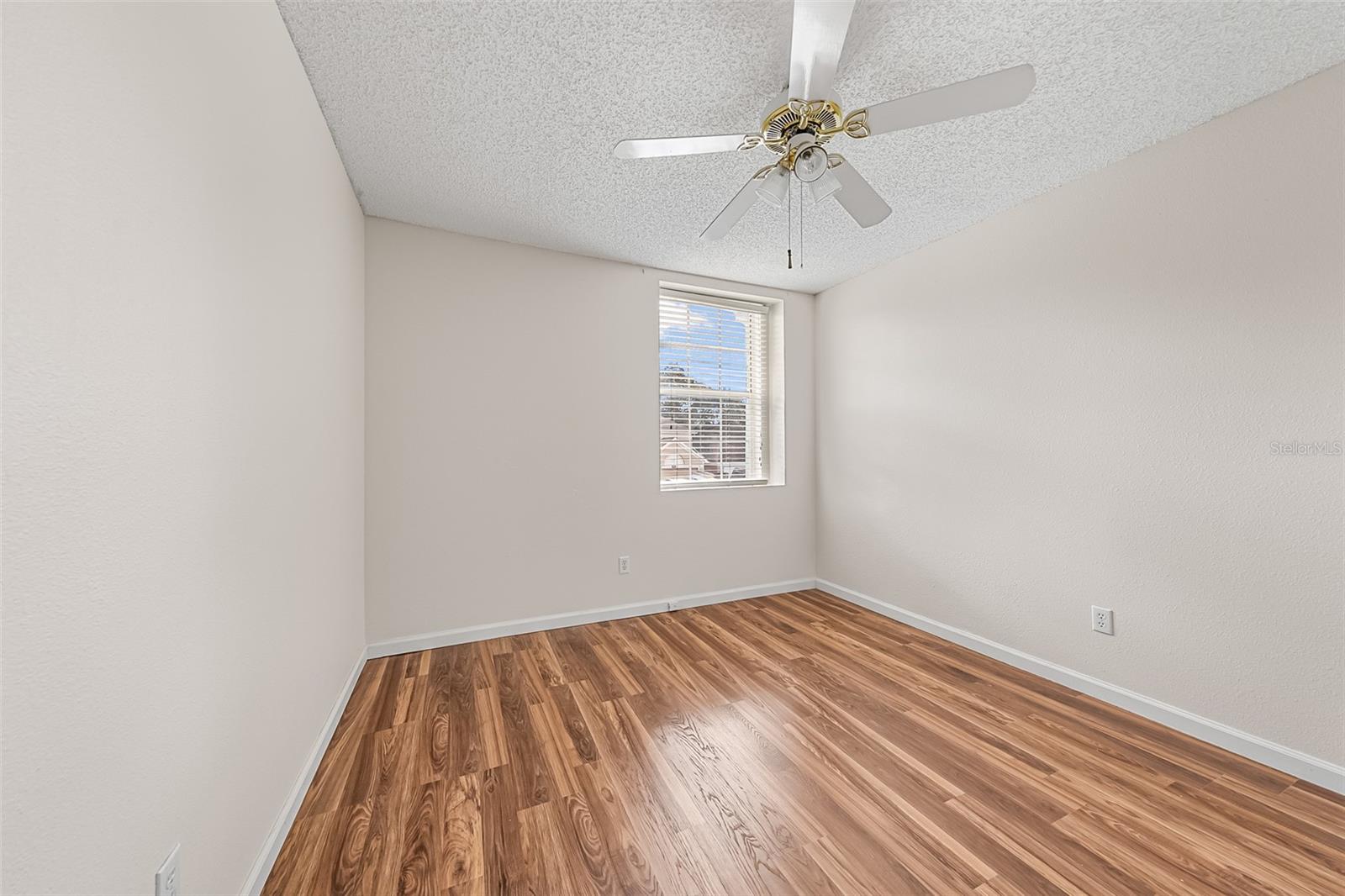 Image 22 of 40 For 817 Garden Glen