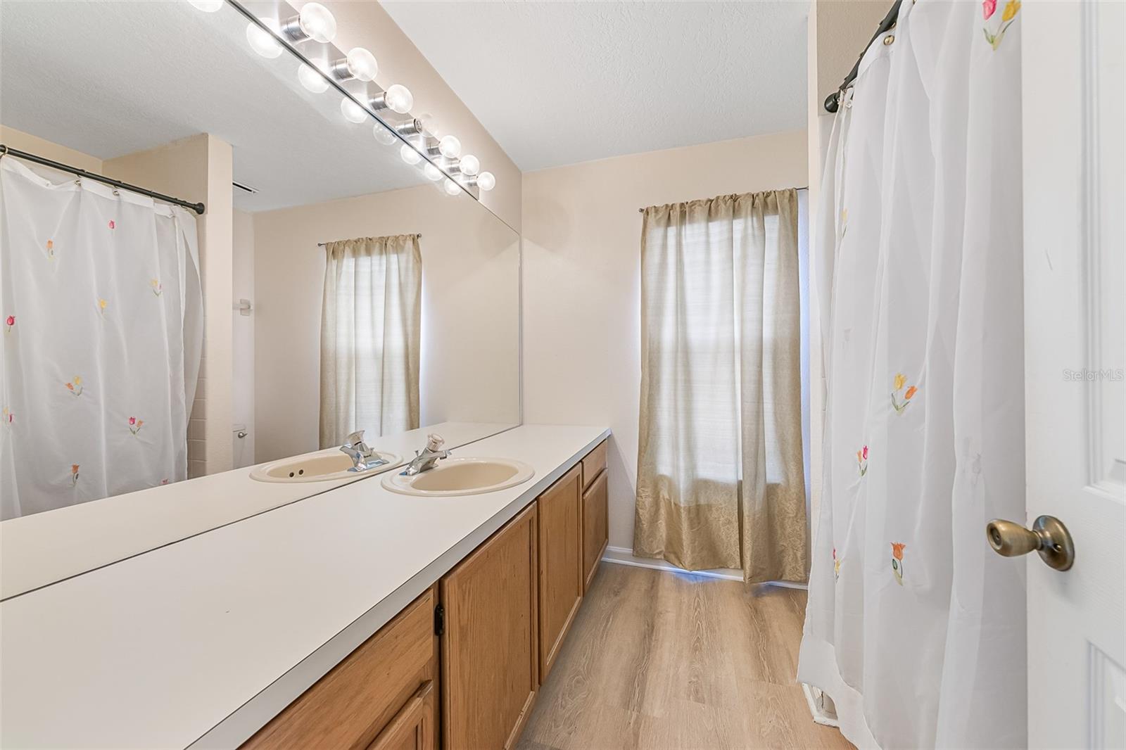 Image 24 of 40 For 817 Garden Glen