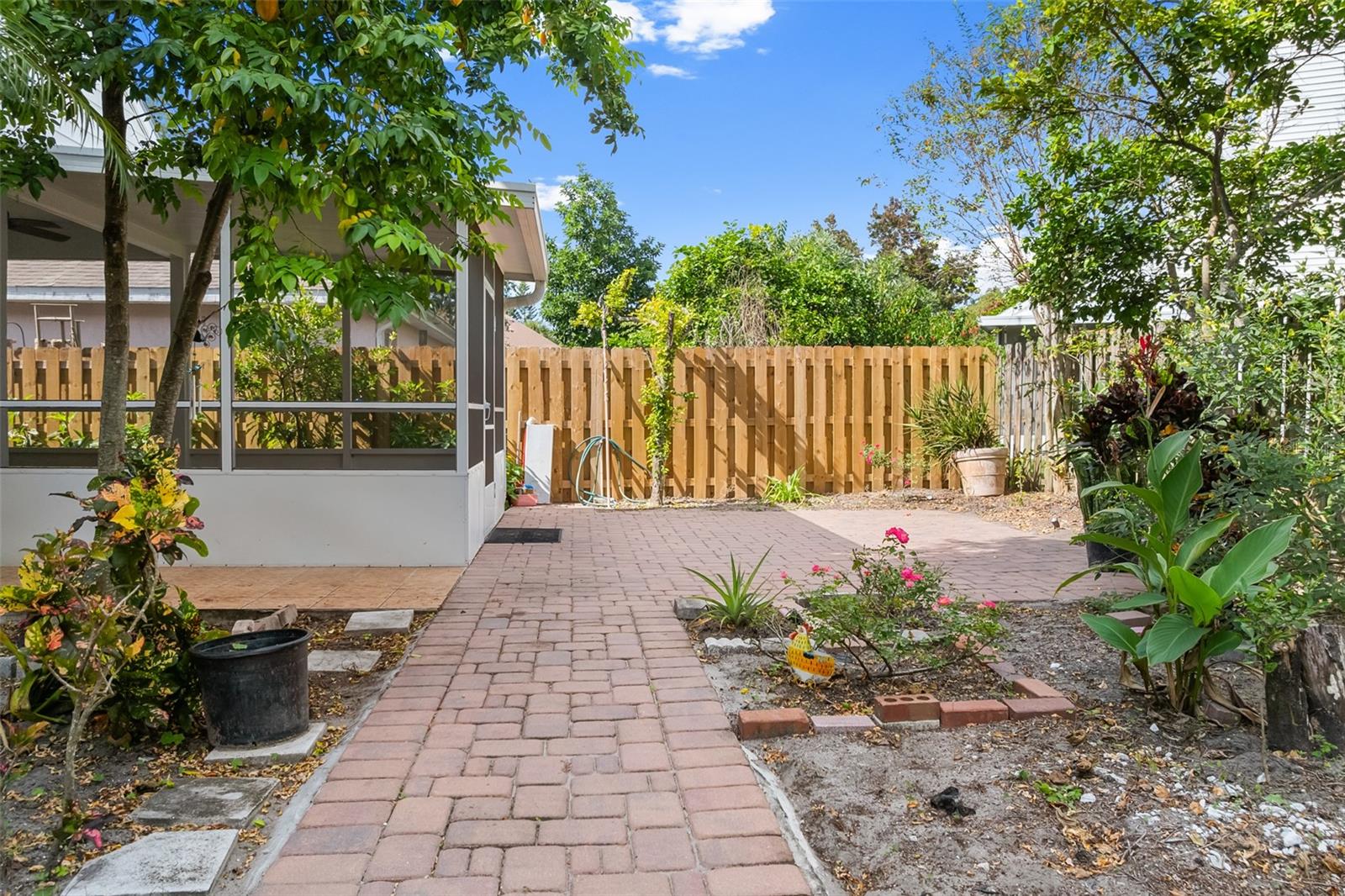 Image 27 of 40 For 817 Garden Glen