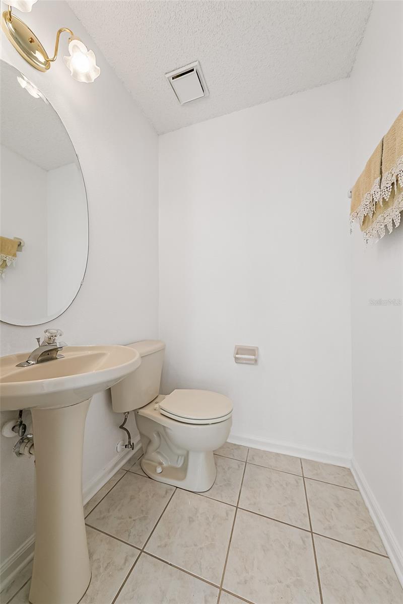 Image 30 of 40 For 817 Garden Glen