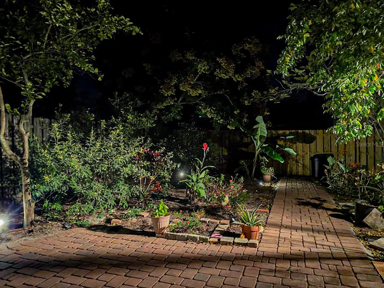 Image 33 of 40 For 817 Garden Glen