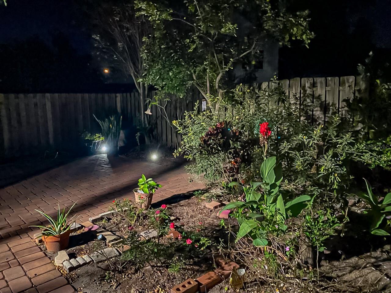 Image 36 of 40 For 817 Garden Glen