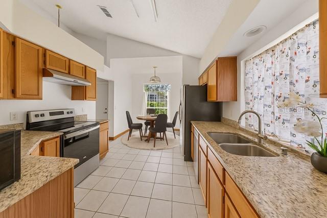 Image 4 of 40 For 817 Garden Glen