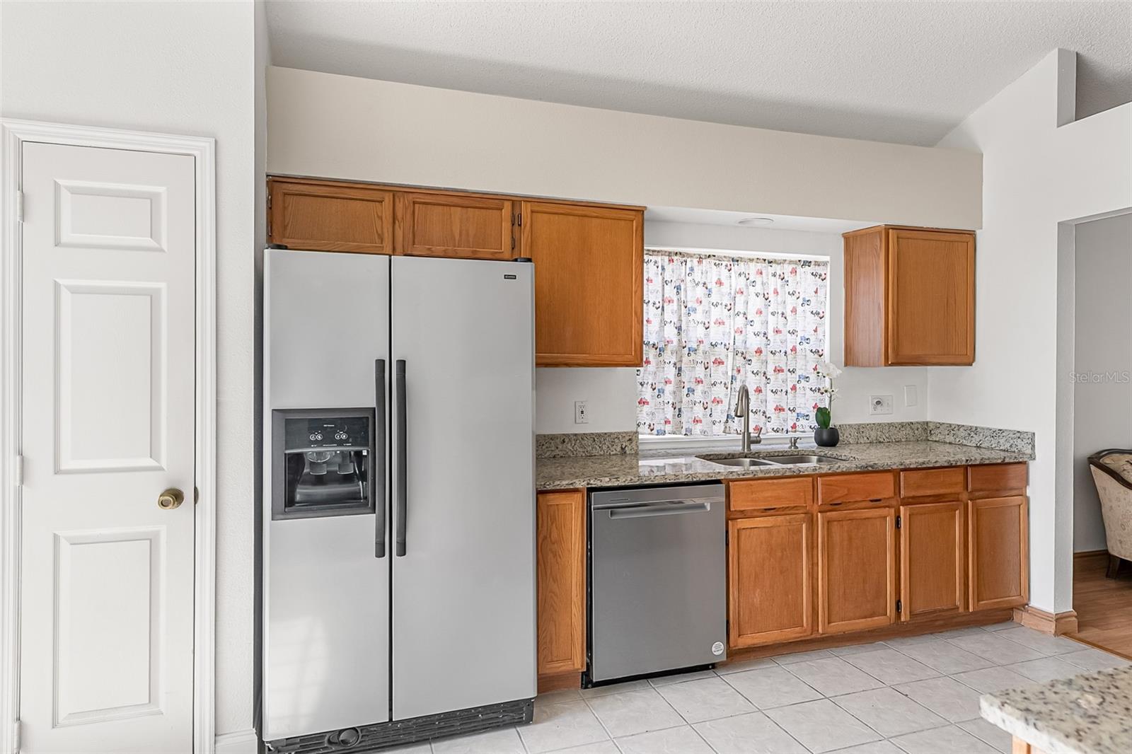 Image 5 of 40 For 817 Garden Glen