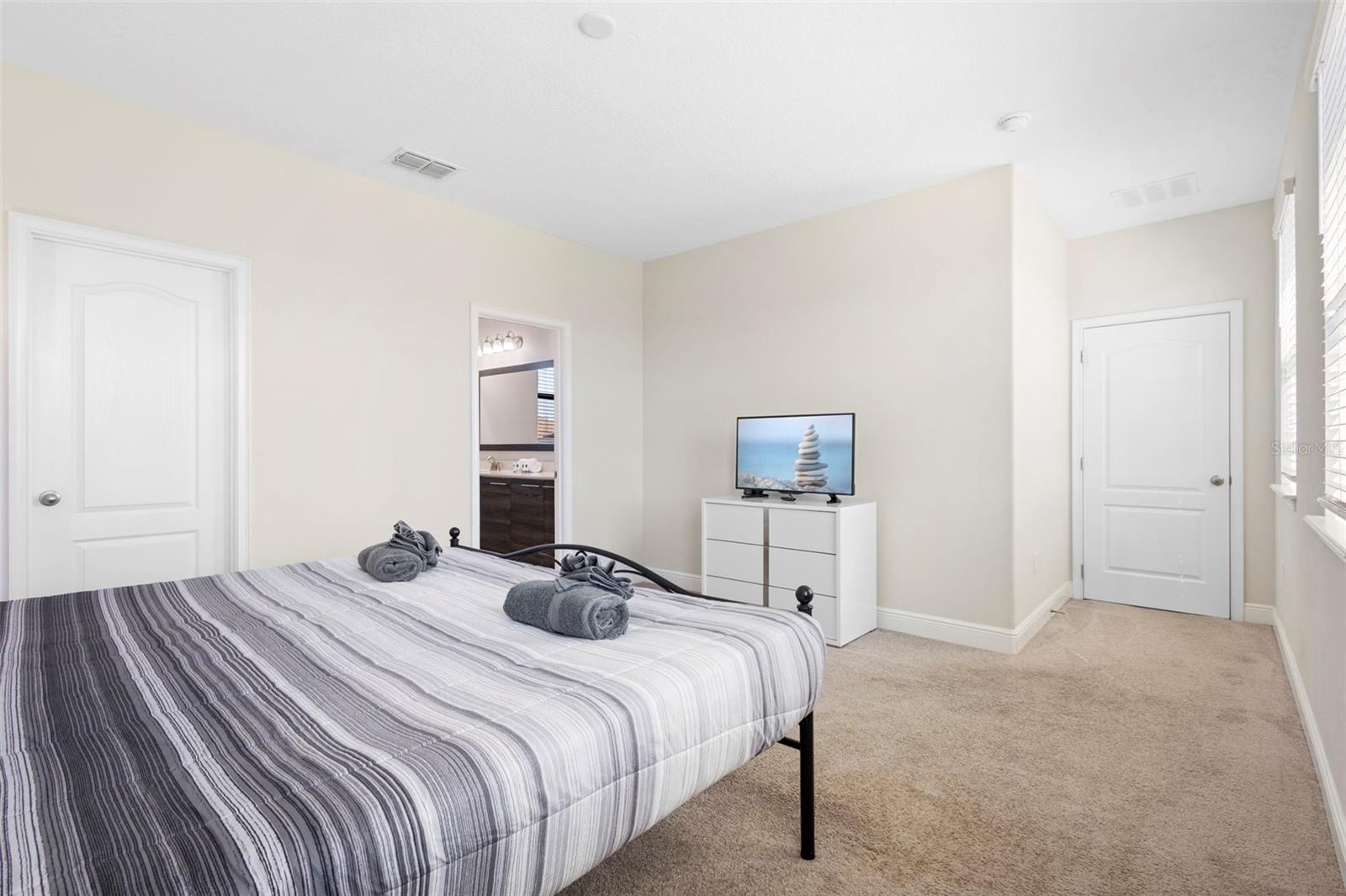 Image 37 of 61 For 137 Angelas Avenue