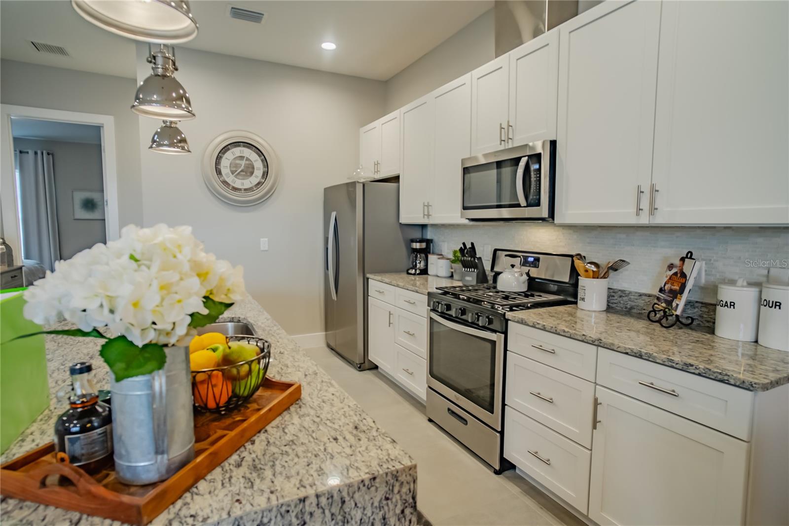 Listing photo id 13 for 7585 Sunny Dreams Lane