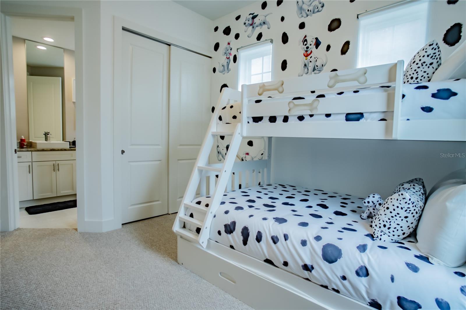 Listing photo id 29 for 7585 Sunny Dreams Lane