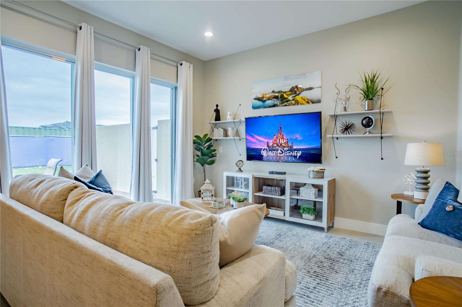 Listing photo id 3 for 7585 Sunny Dreams Lane