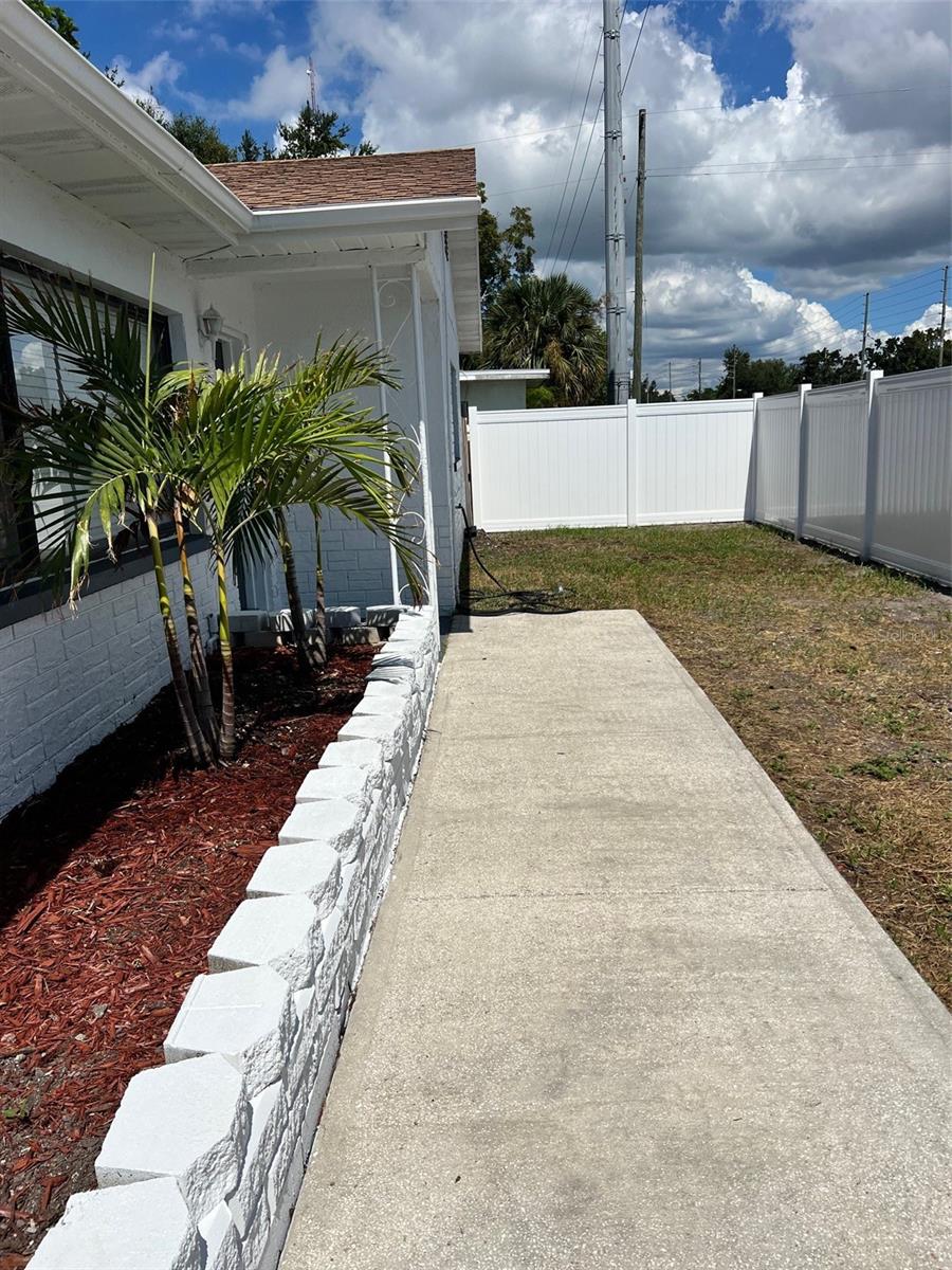 Image 5 of 30 For 7824 Starkey Road