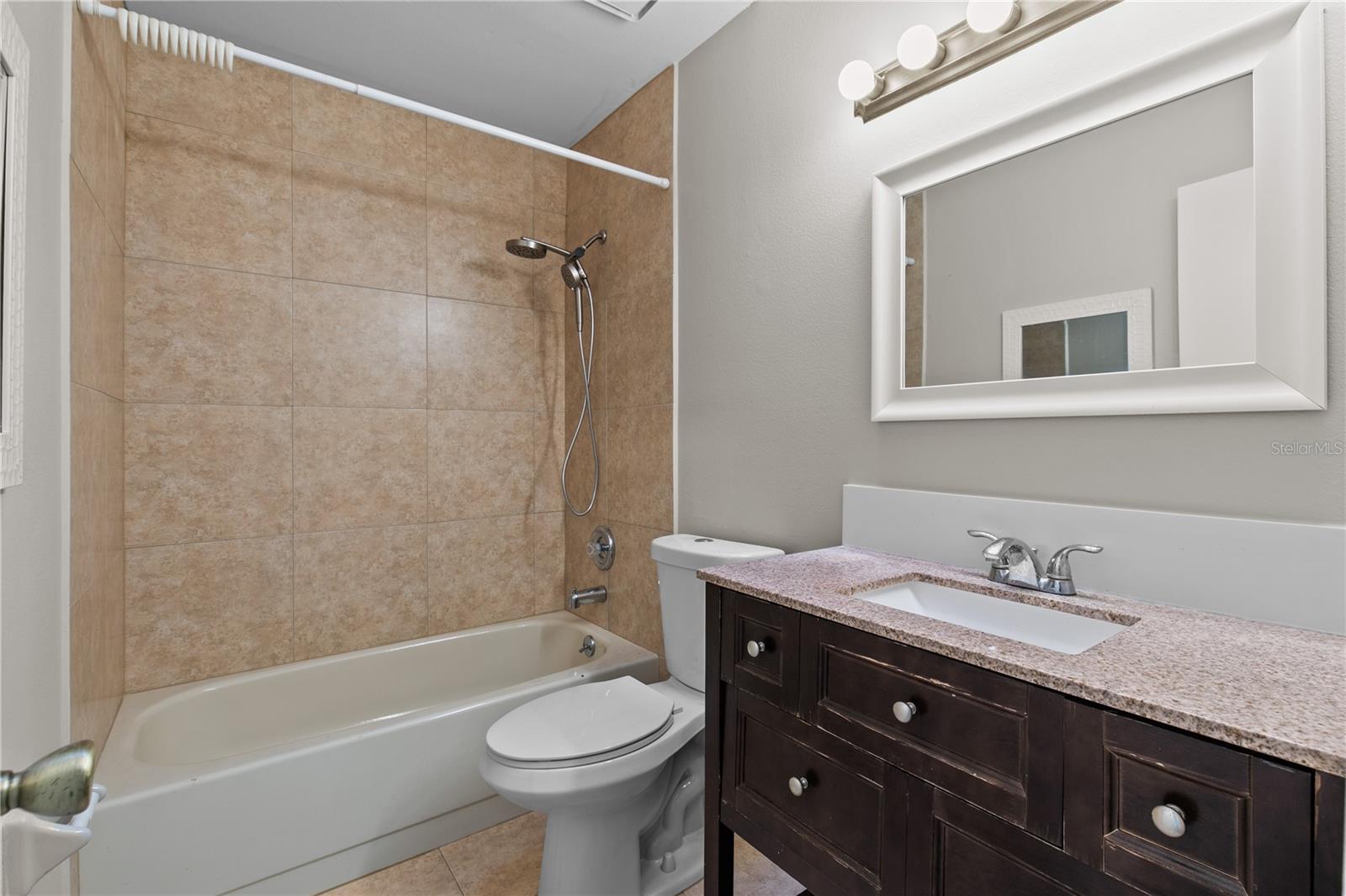 Image 18 of 24 For 111 Feather Edge Loop 4b