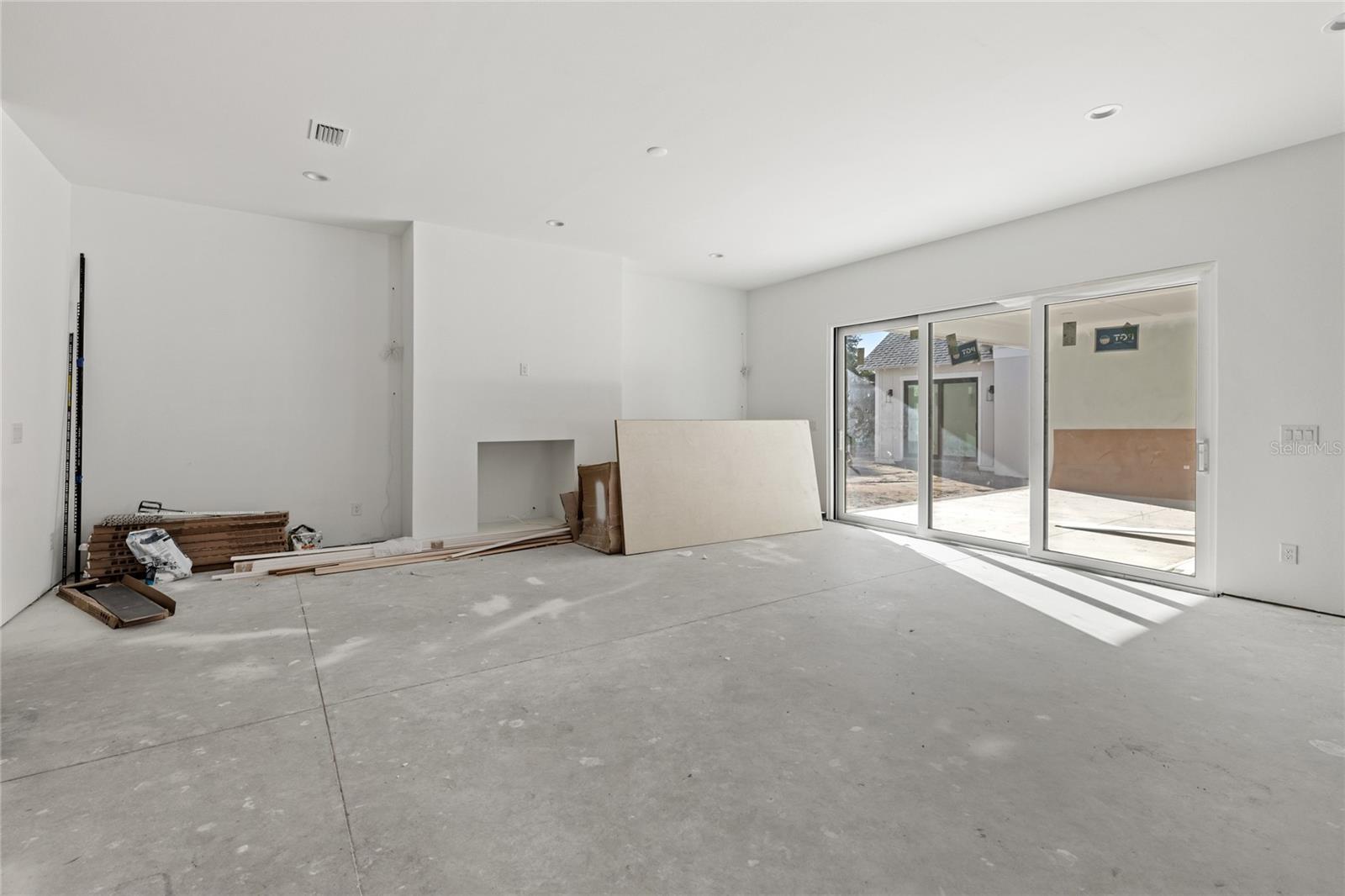 Image 13 of 95 For 1096 Riverway Drive