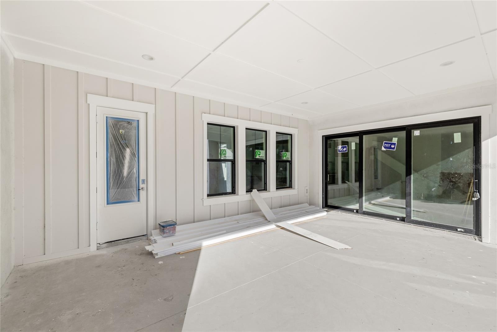 Image 15 of 95 For 1096 Riverway Drive