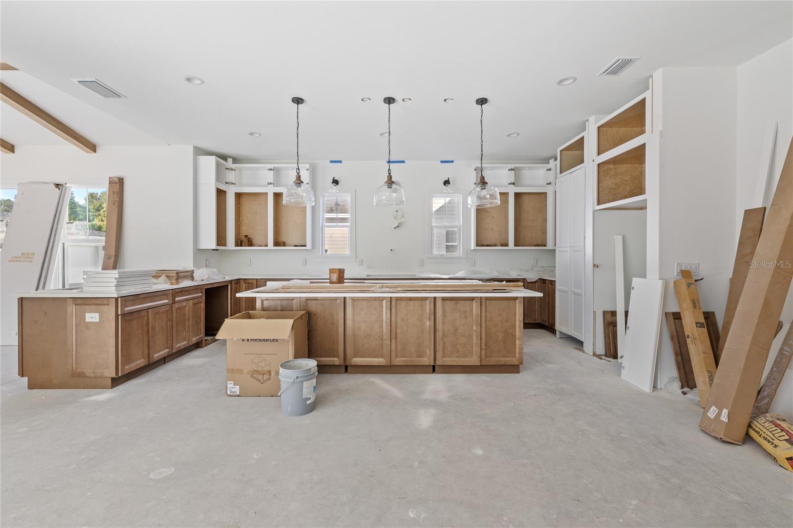 Image 5 of 95 For 1096 Riverway Drive