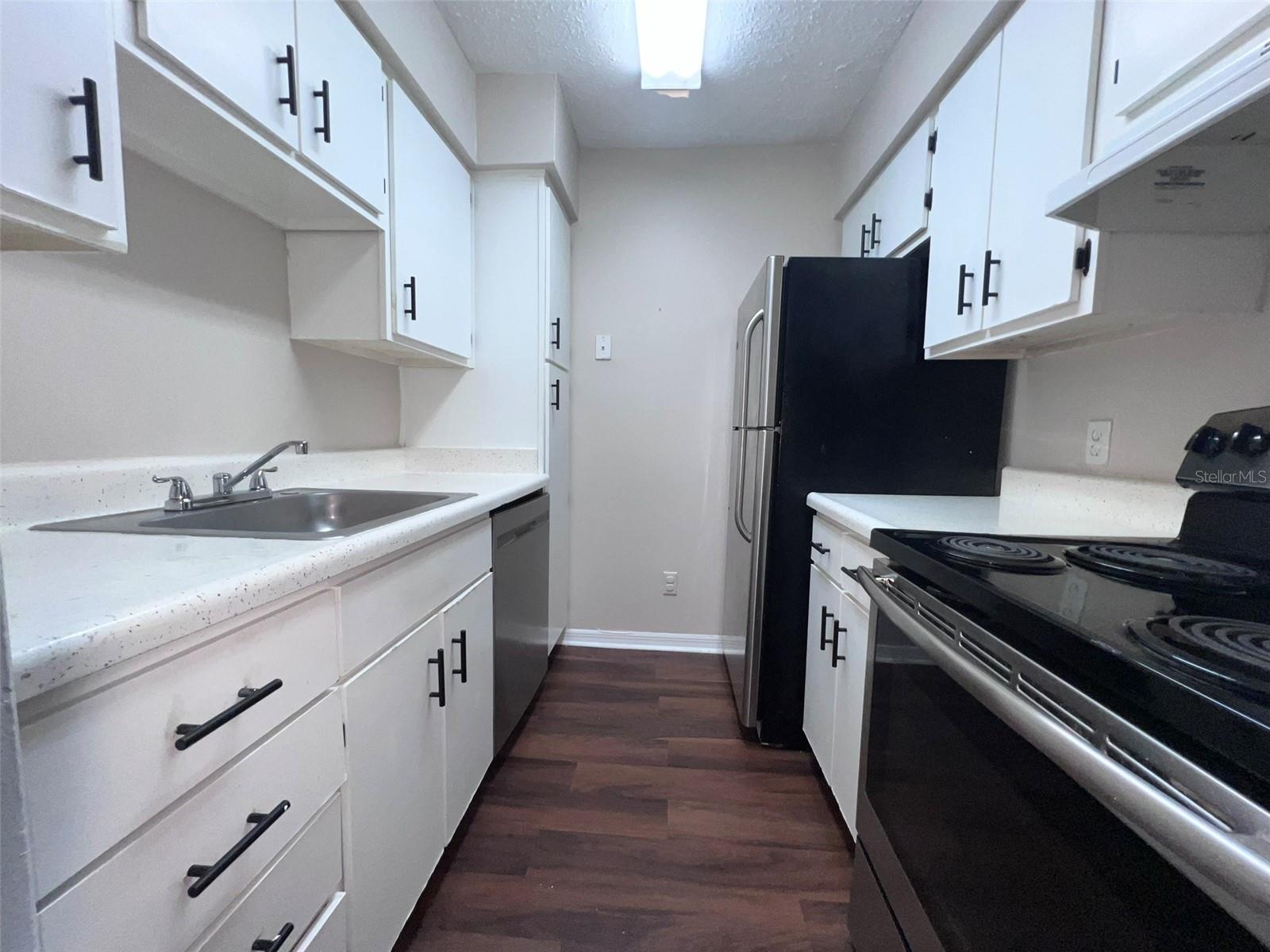 Image 3 of 11 For 325 Wymore Road 206