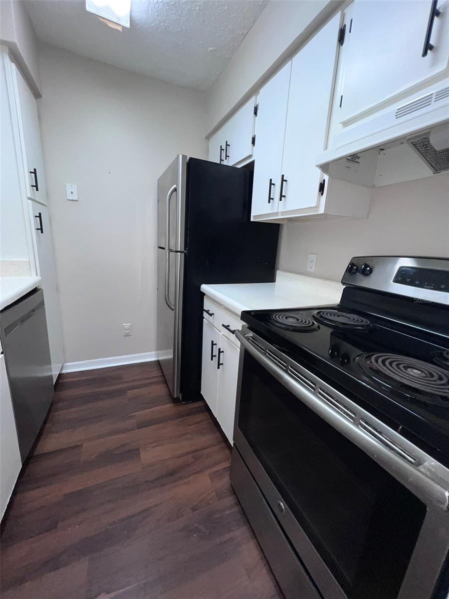 Image 4 of 11 For 325 Wymore Road 206